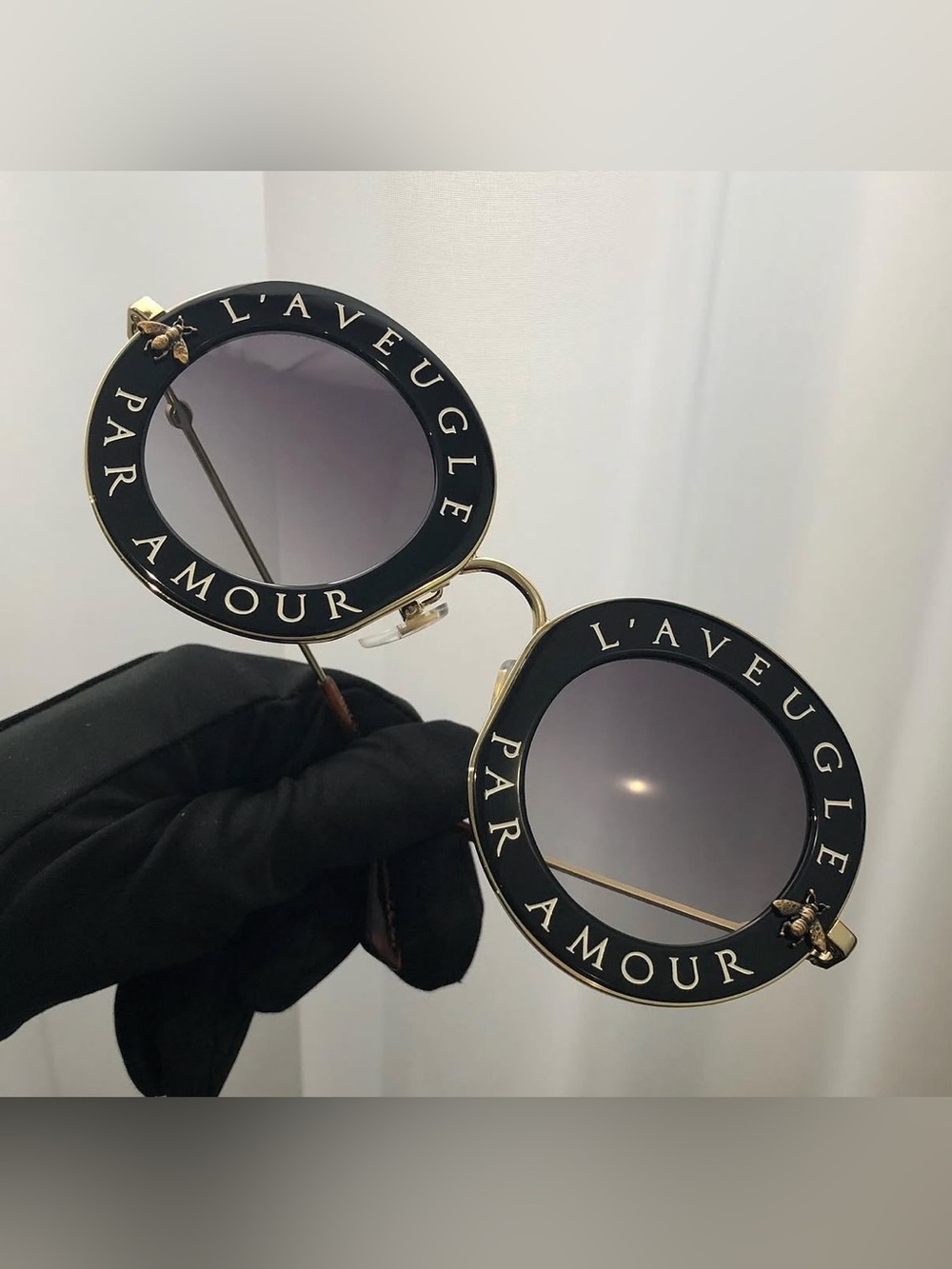 Gucci Black Round 'L'Aveugle Par Amour' Logo Sunglasses with Gold Bridge GG0113S - Picture 15 of 15